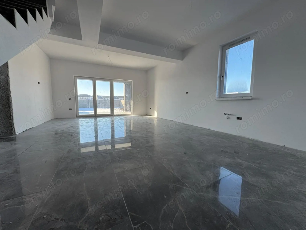 Despartit prin camera tehnica.Disponibil imediat.Luminos.Teren generos