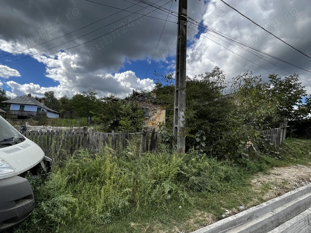Vând teren intravilan 