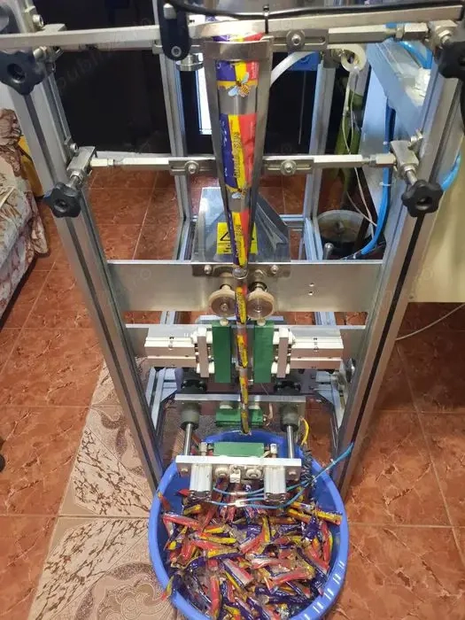 Vând mașină de ambalat miere la plic (stick)   stare excelentă, aproape nouă!