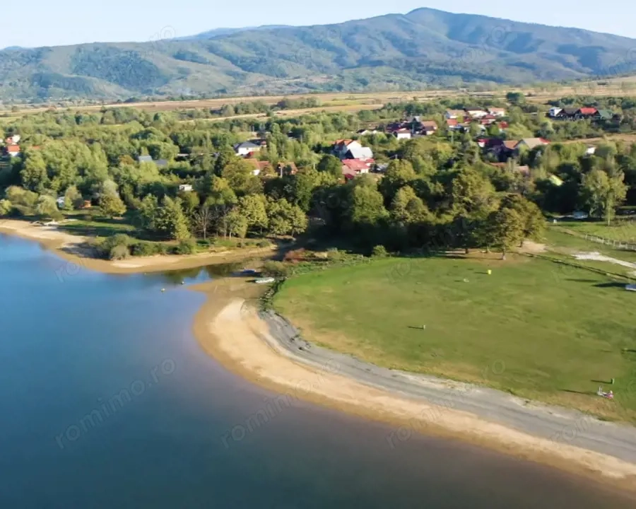 Teren de constructie - prima linie de lacul Surduc - 0% COMISION 