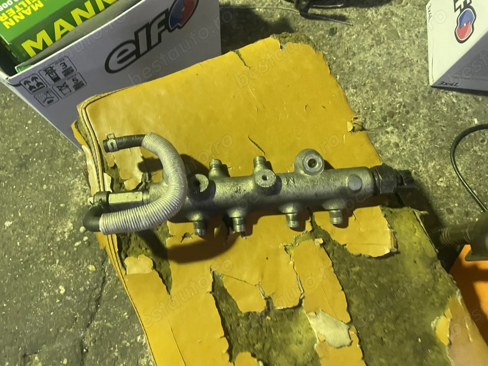 Rampa injecție Mazda 6 an 2009