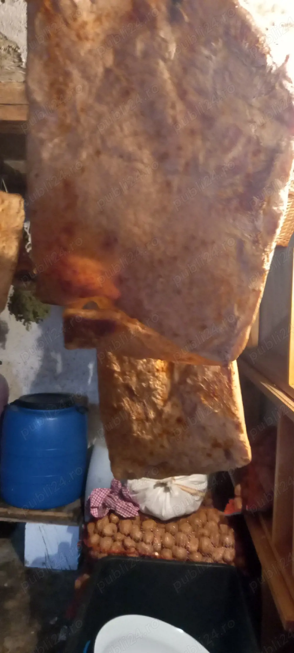 vînd  slănină de porc  afumată din gospodărie proprie 