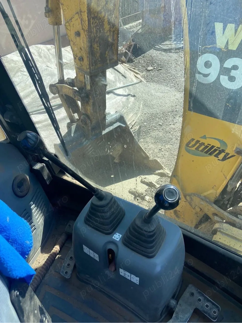 De vanzare Komatsu WB 93 R