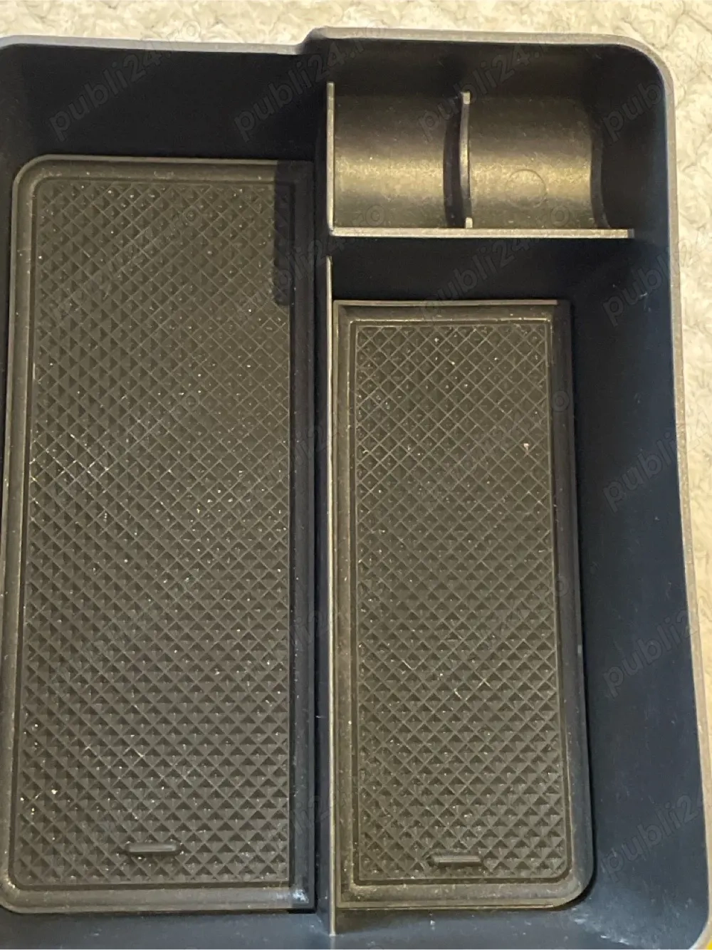 organizator consola Tesla 3