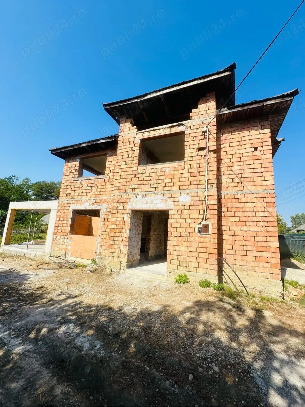 Casă de vânzare !!!