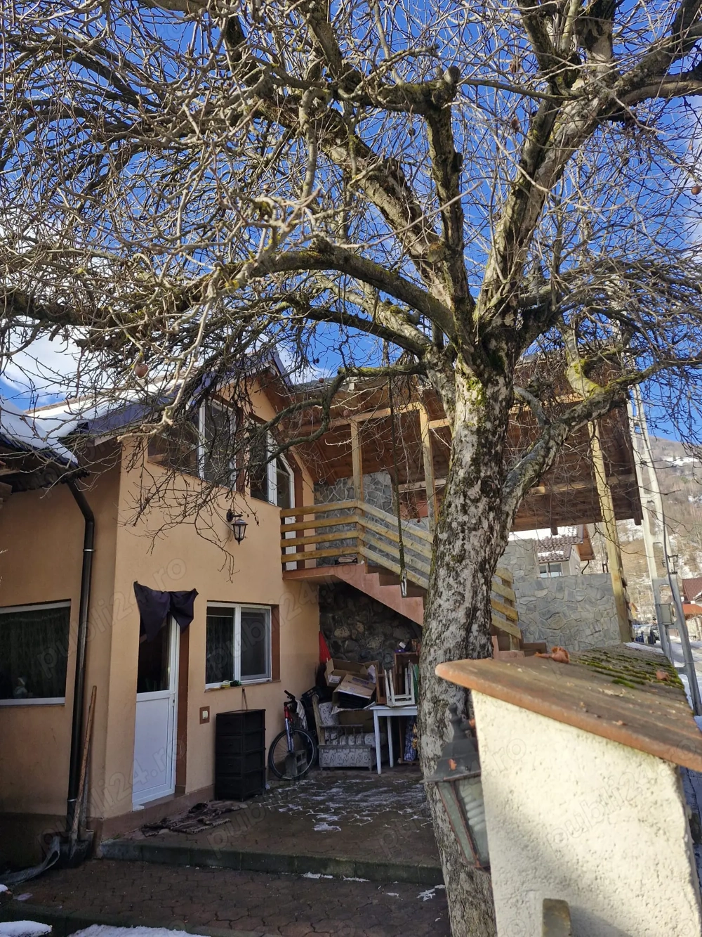 DE VANZARE- Proprietati și teren in comuna Malaia,sat Ciungetu(jud.Valcea)