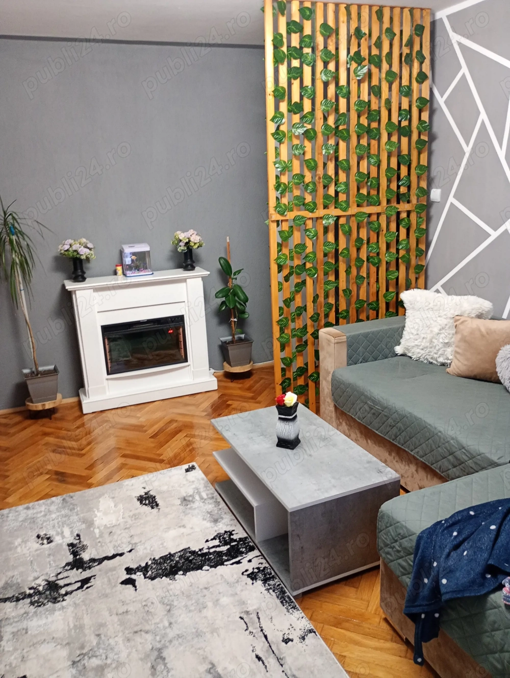 Vând apartament cu trei camere termopane centrală gaz climă proaspăt renovat etajul 4 acoperit 