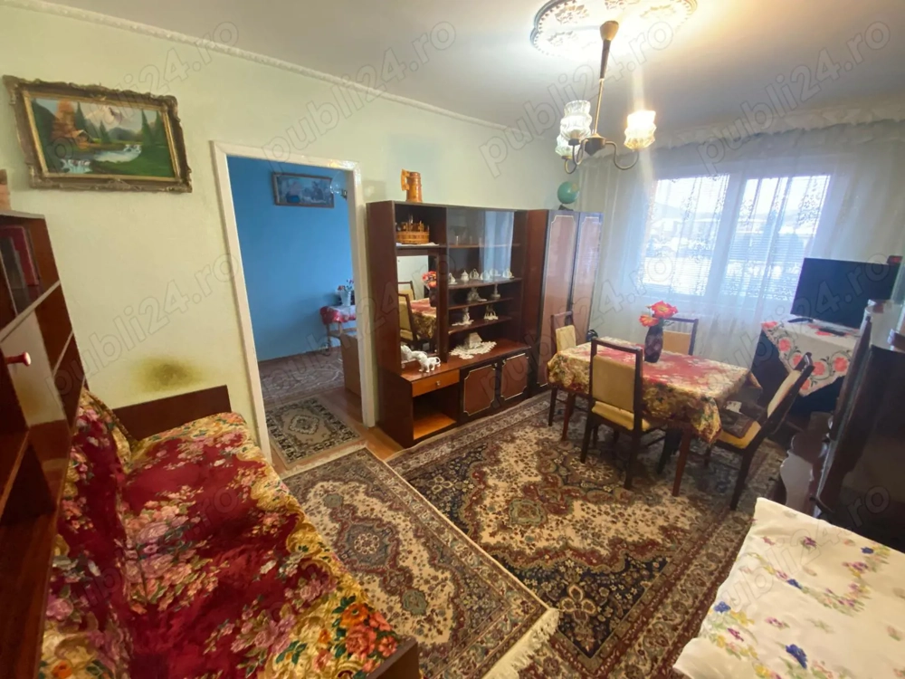 Apartament cu 3 camere, etaj 3, preț negociabil