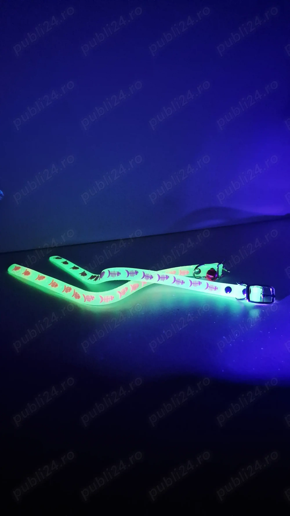 Zgarda fosforescenta cu clopotel