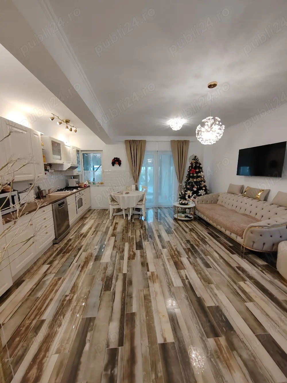 Vând casa înșiruită în Moșnița Nouă 