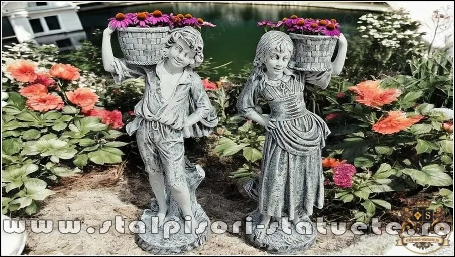 Set statuete copii cu coșulețe, gri patinat, model J3,J4.