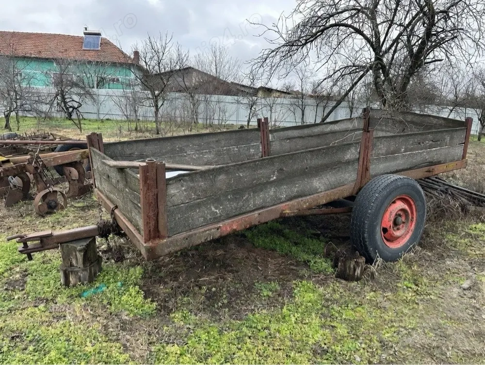 Vând Remorcă Tractor U650    Monoax, Robustă, Gata de Lucru