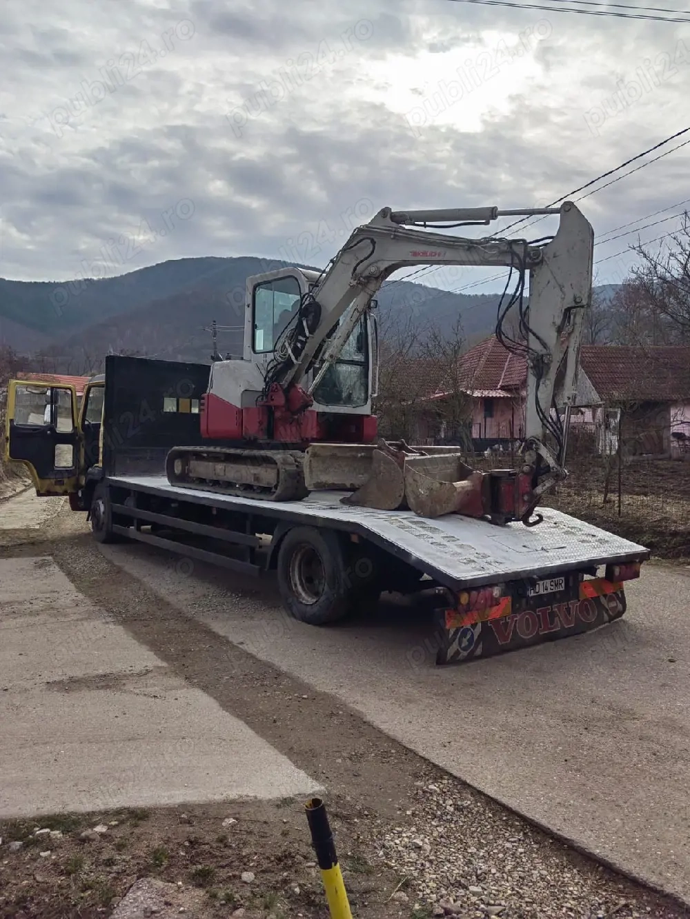 excavator takeuchi 5 tone   