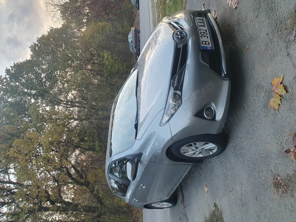 Vând Toyota Auris hybrid 