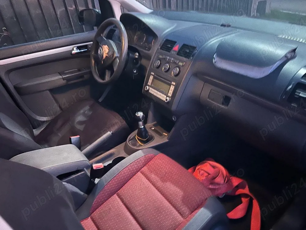 Dezmembrez VW TOURAN 2004