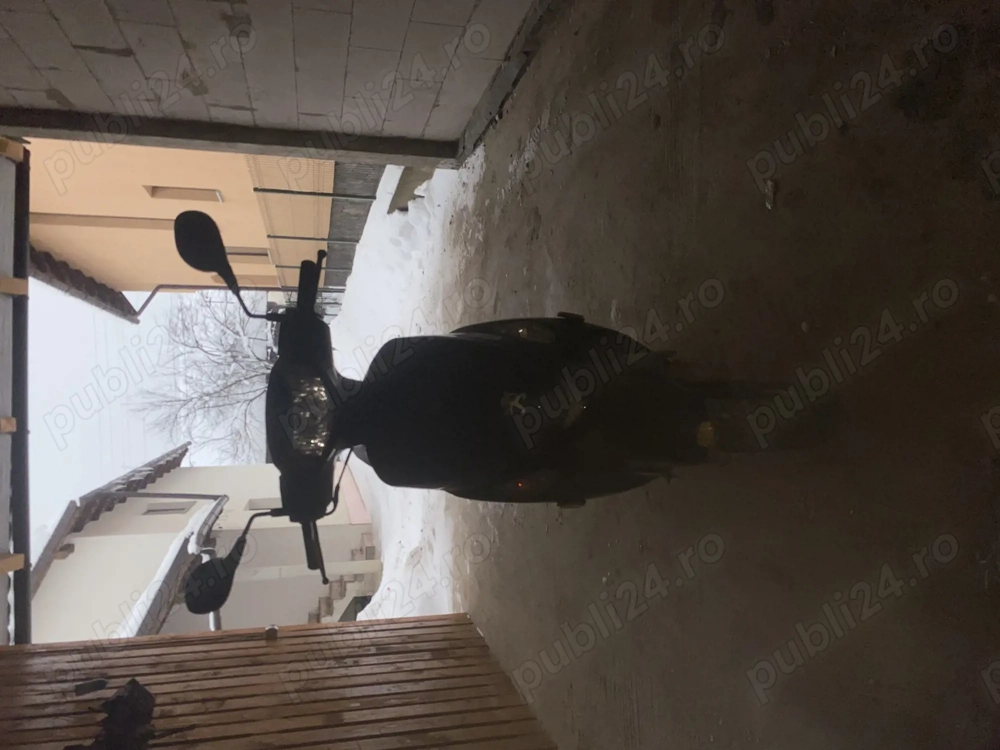 Vând scuter Peugeot v.clic 