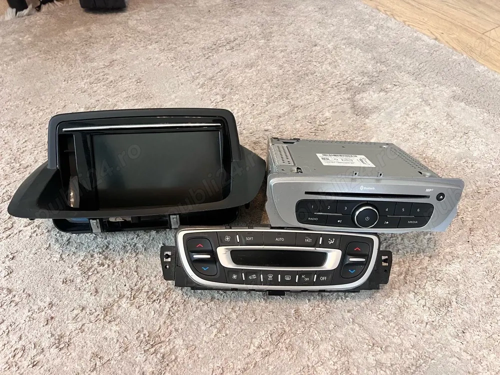 navigatie panou clima casetofon cd megane 3 