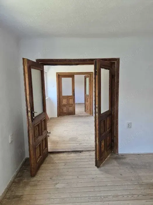 Casa 4 camere + spatiu comercial stradal + teren 1500 mp