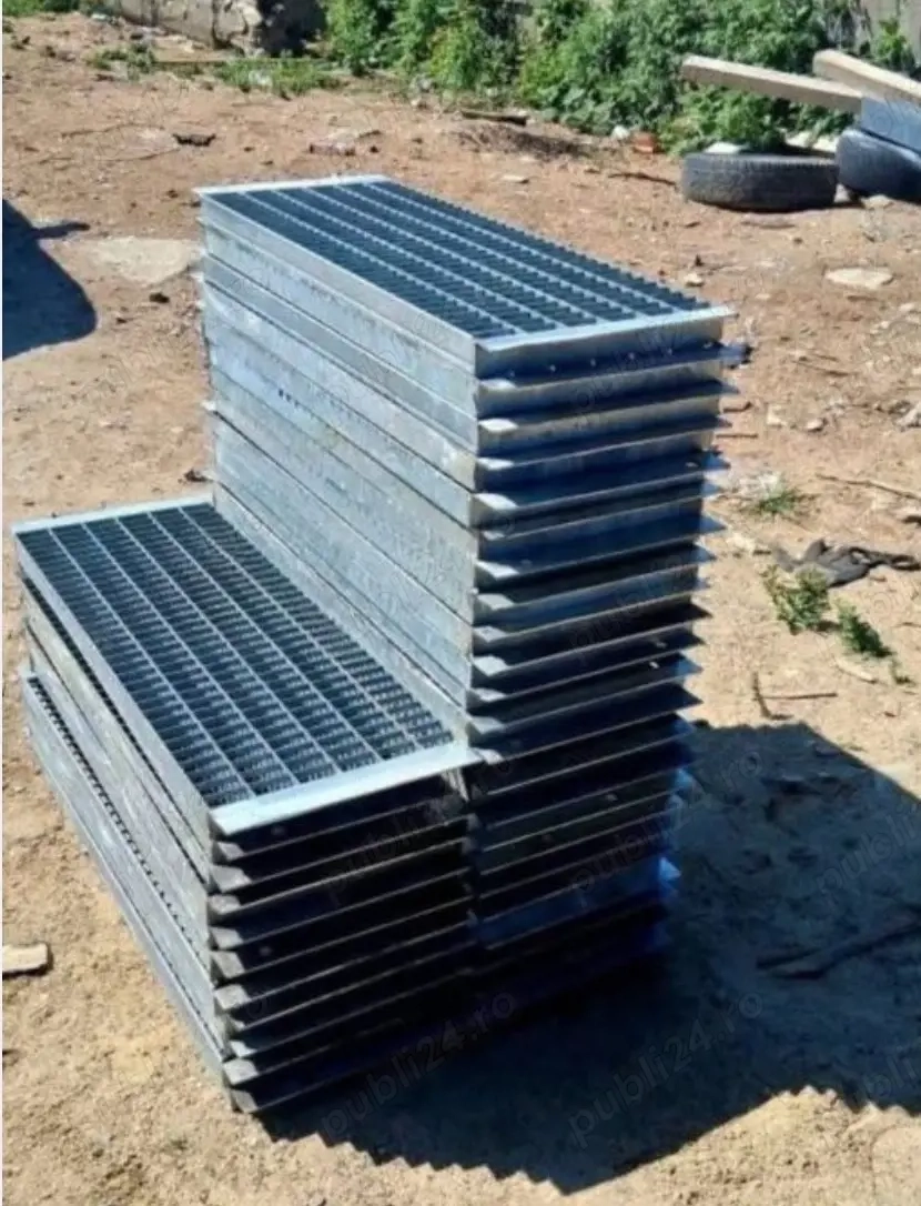 scări zincate metalice și trepte 