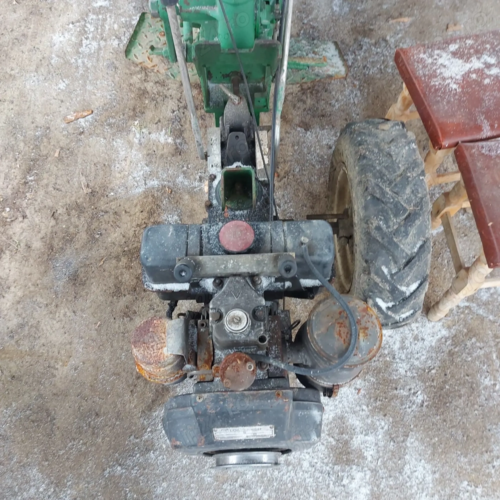 Vând motocultor 4 4