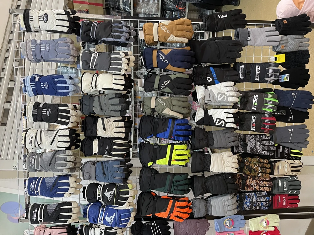 Vând mănuși de ski și normale, Importator Direct copii și adulți, cagule, măști, caciuli.