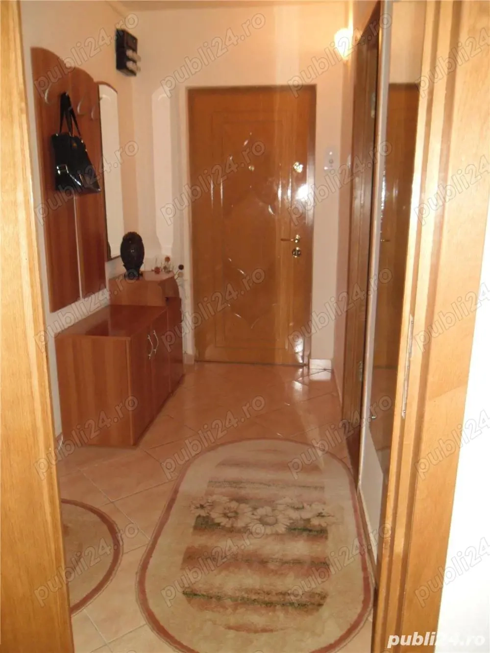 Vand apartament cu 3 camere decomandat