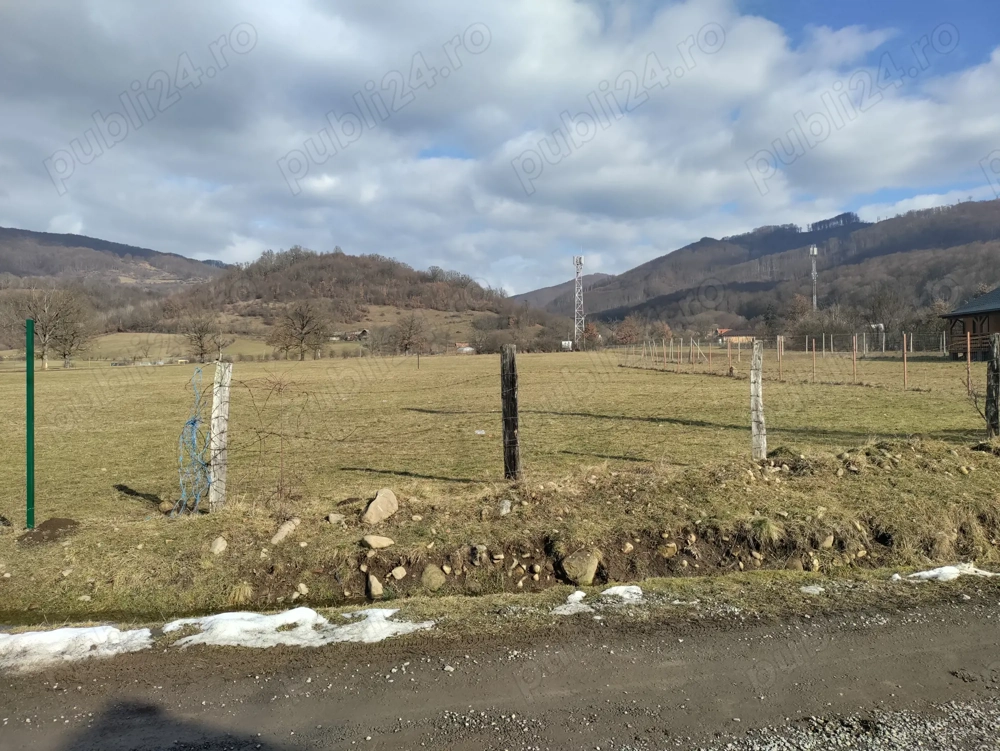 Teren intravilan de vânzare 