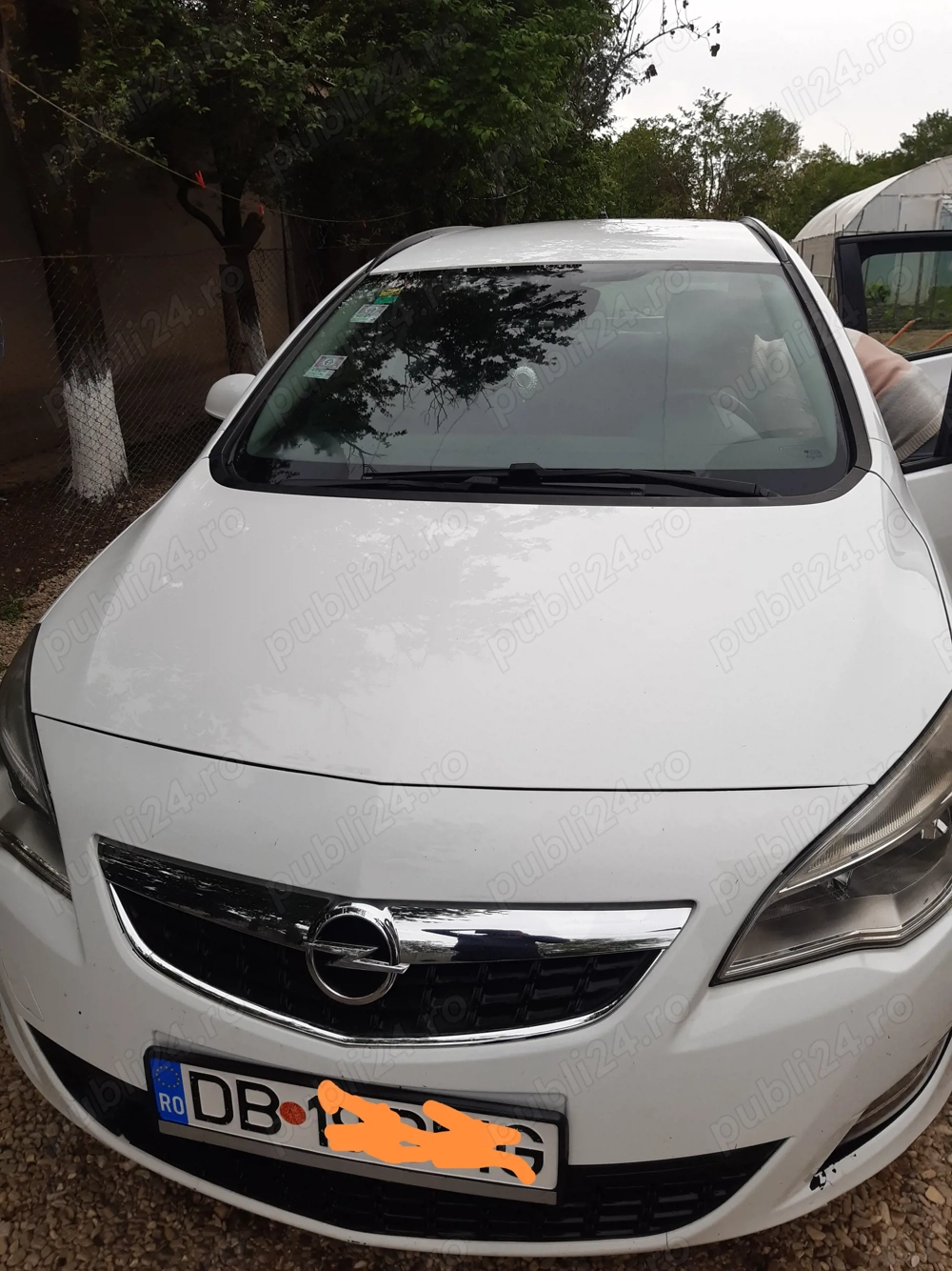 Vând Opel Astra j anul 2011