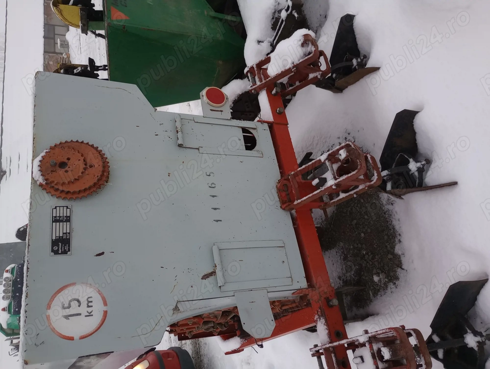 Masina plantat cartofi pe doua randuri 