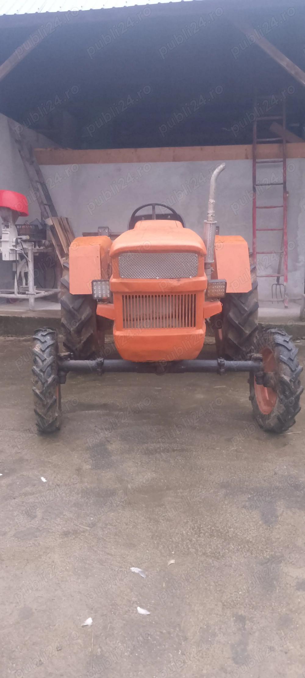  Vând tractor fiat