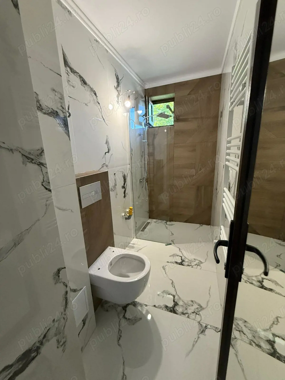 Vand apartament zona Teatru Hunedoara