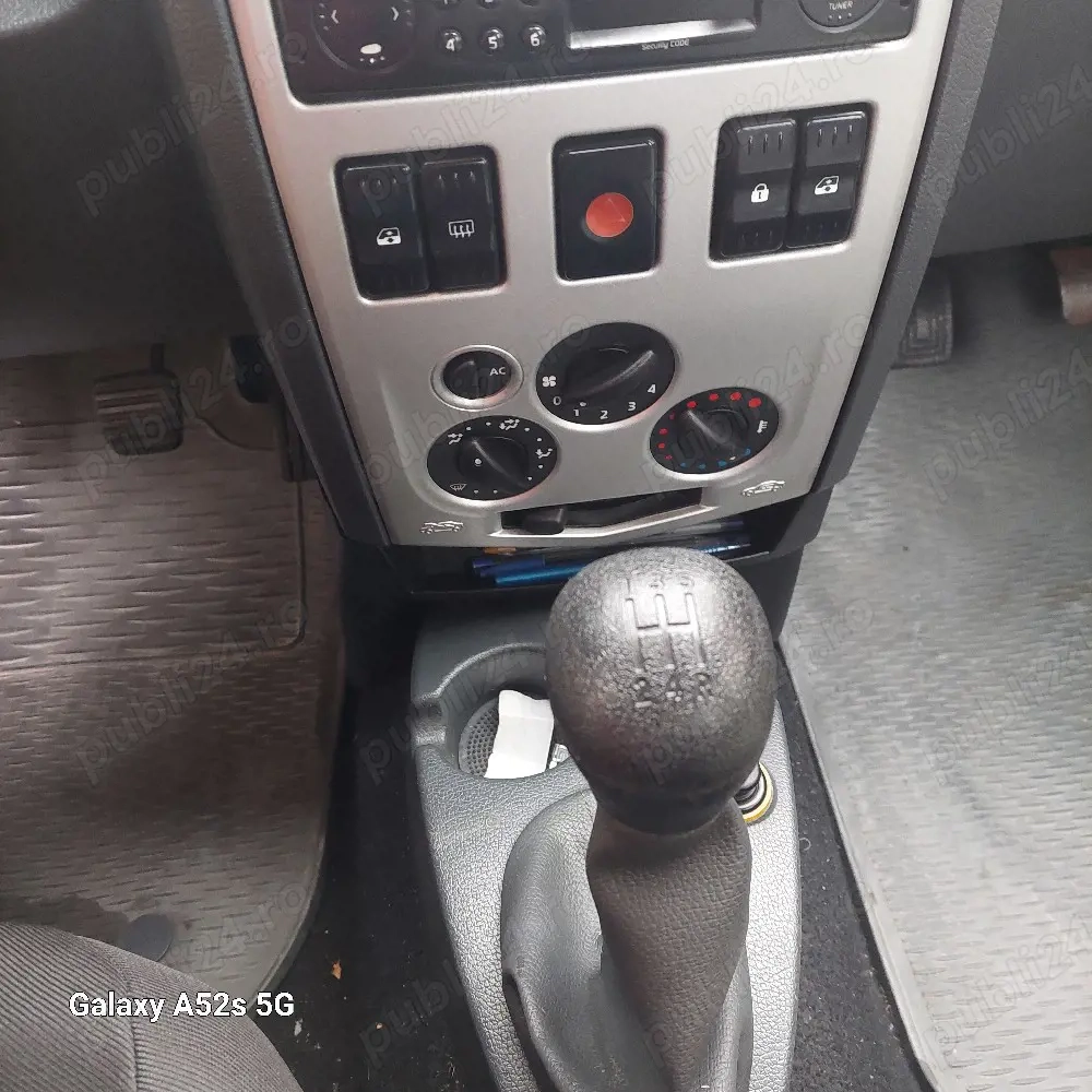 Vând autoturism Dacia Logan an fabricație 2005