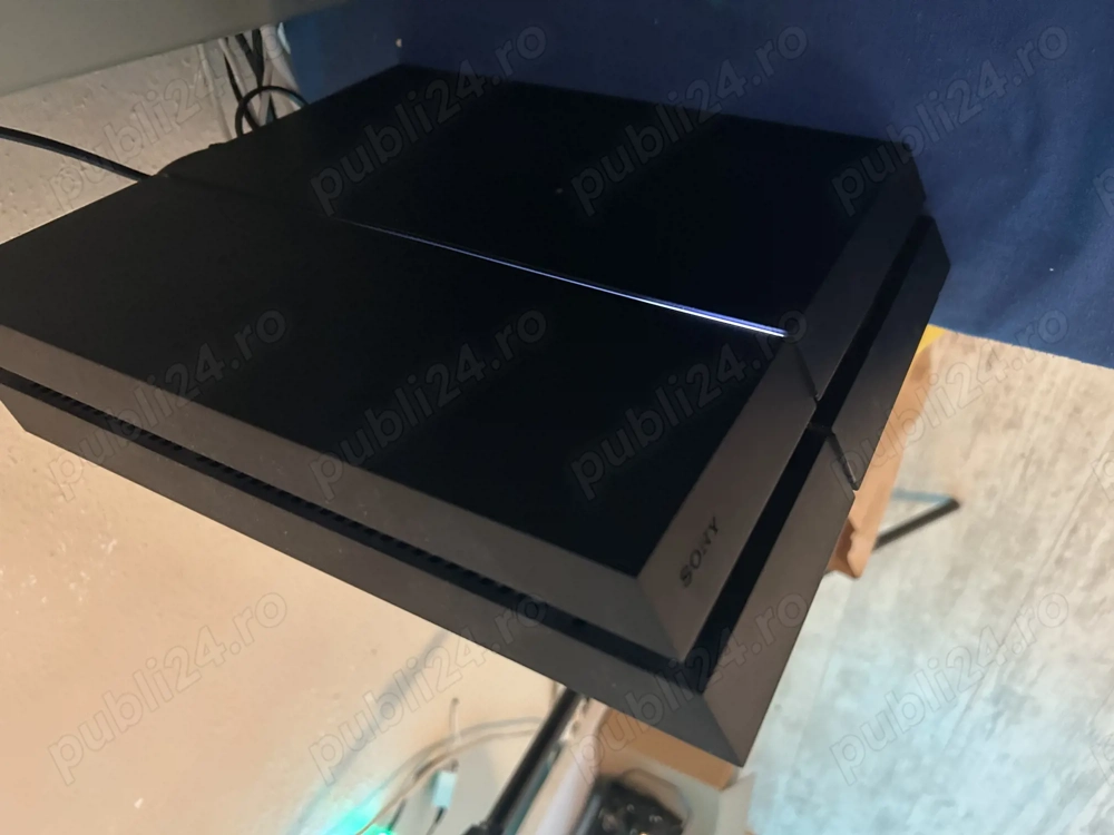 Vând Playstation 4 