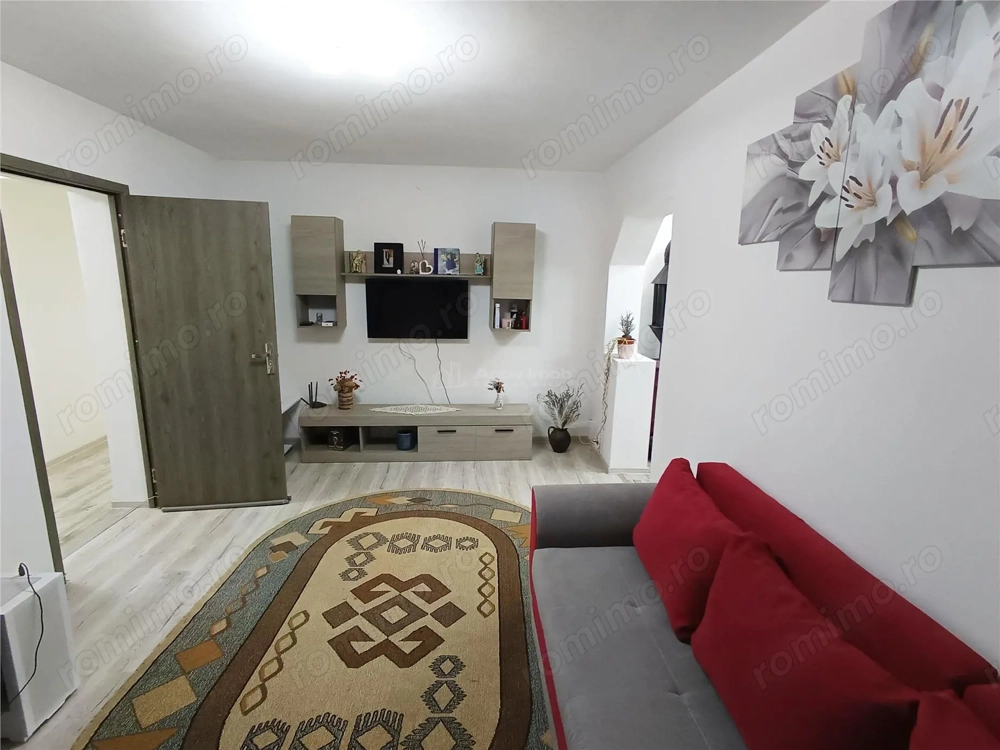 Apartament 2 camere in zona centrala Moldova Noua, langa piata