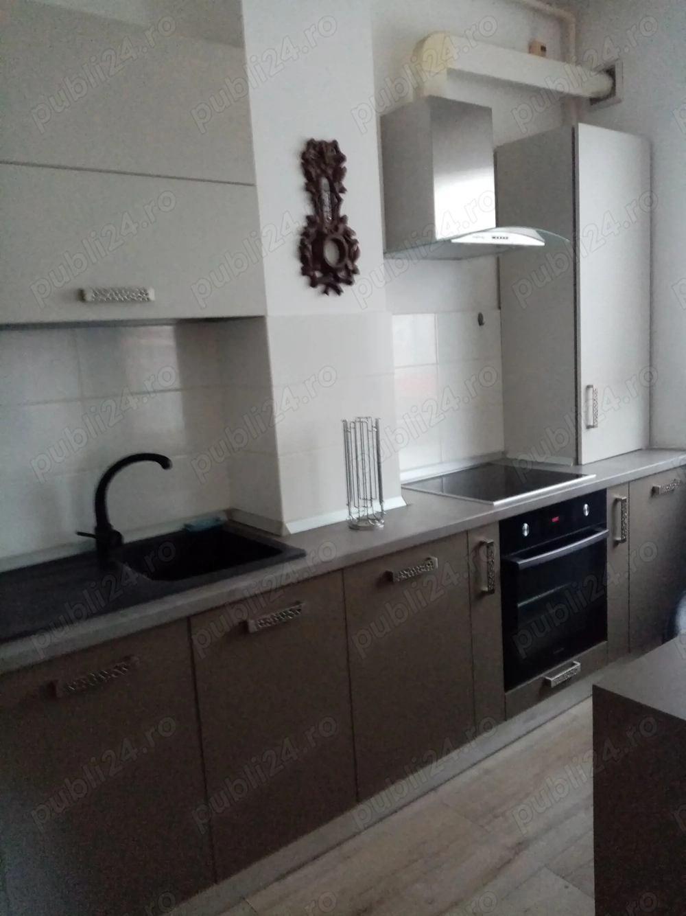 Închiriez apartament 2 camere penthouse. Ared Uta.