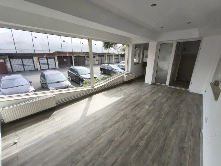 Spațiu comercial de vânzare – Petru Rareș, lângă Școala Nr. 3