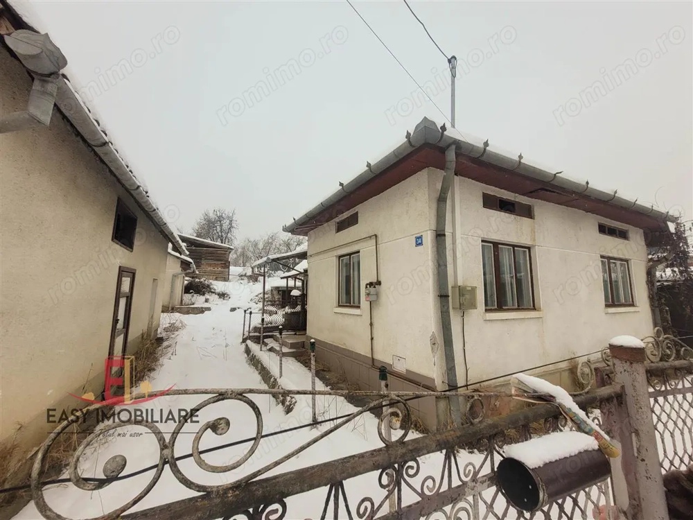 Proprietate cu teren mare 1079 mp, utilitati, ideal investitie – Livezeni