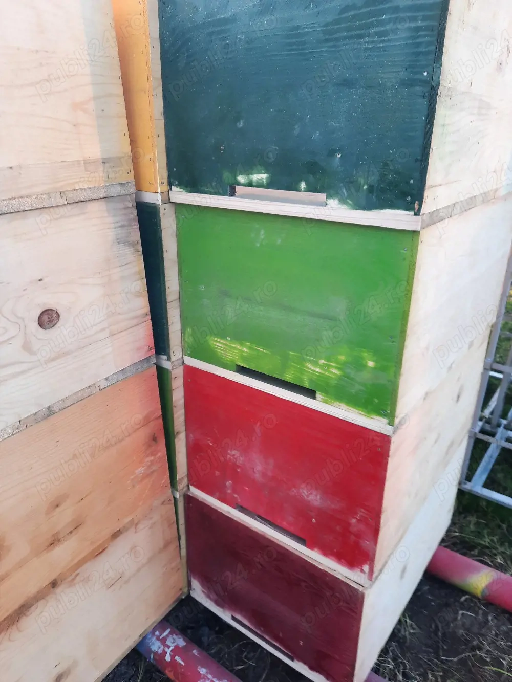 vând cuti stupi 18 rame