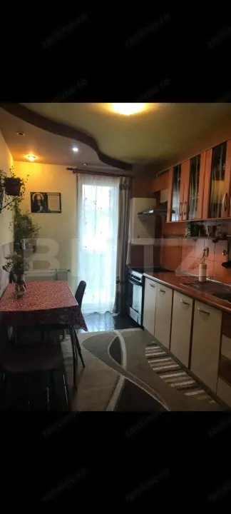 Apartament cu 2 cam, 52 mp, etaj 3, cu 2 balcoane si parcare ,in zona Eroilor