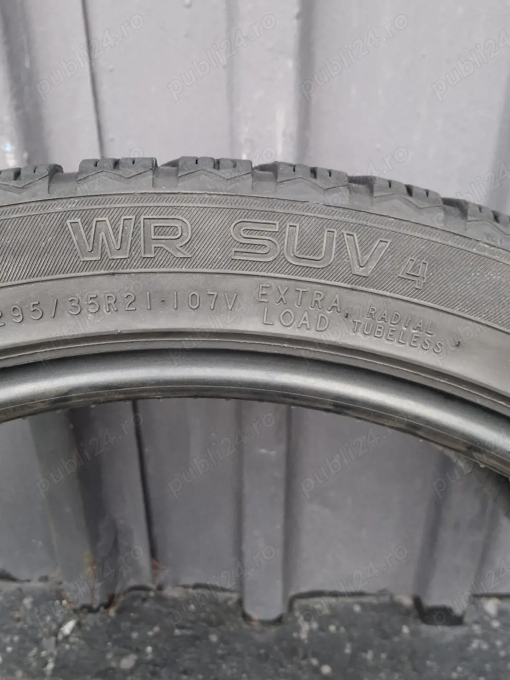 O anvelopă de iarnă Nokian 295/35R21