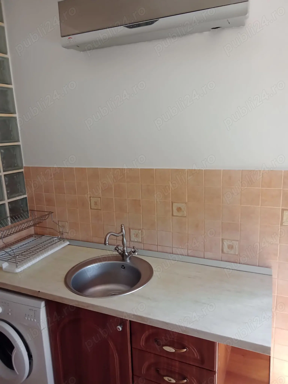 inchiriez apartament 340euro