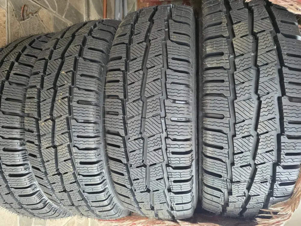 Vand anvelope dim.195/60 R16 C  M+S,Michelin Agilis 4 buc.