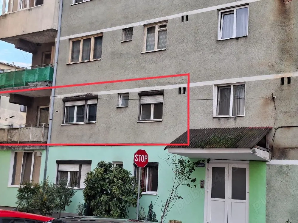vând apartament cu doua camere 