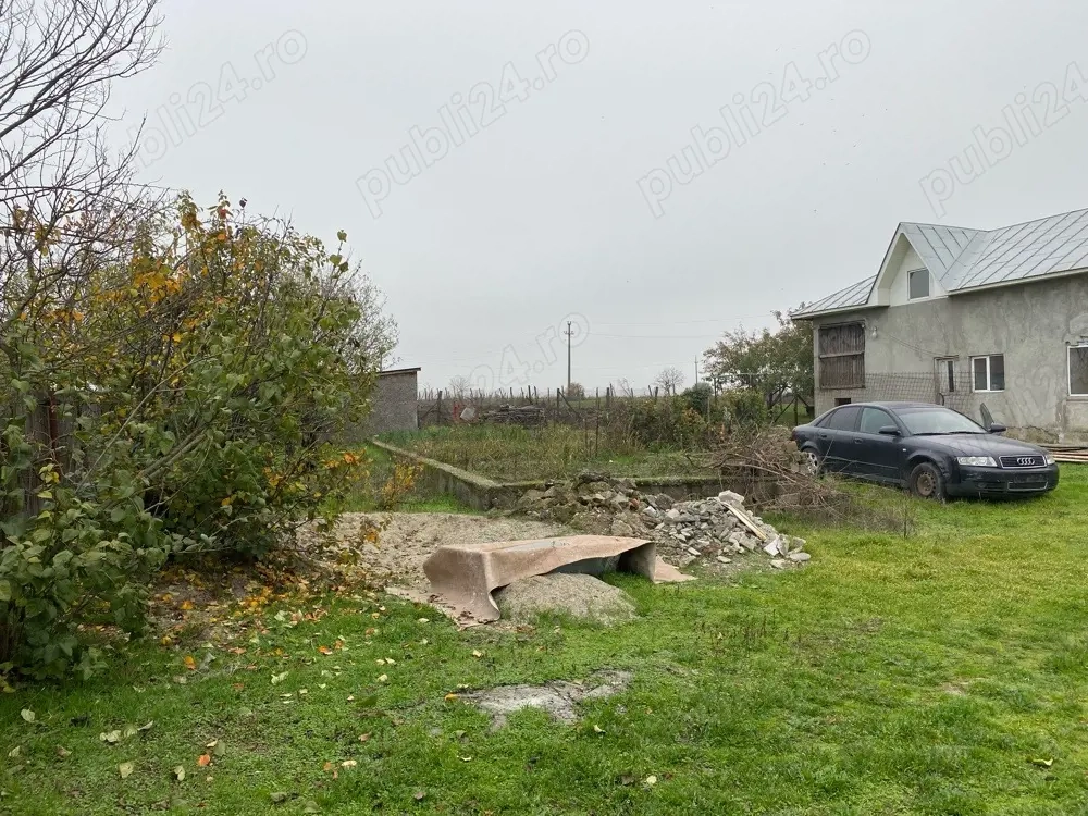 vand casa in perieti 