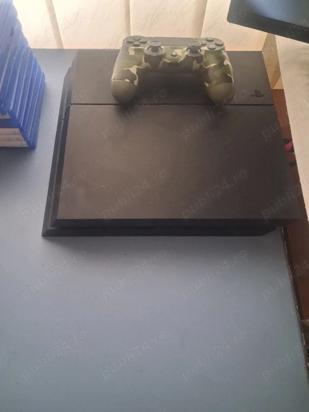 Vând Ps4 +jocuri două manete