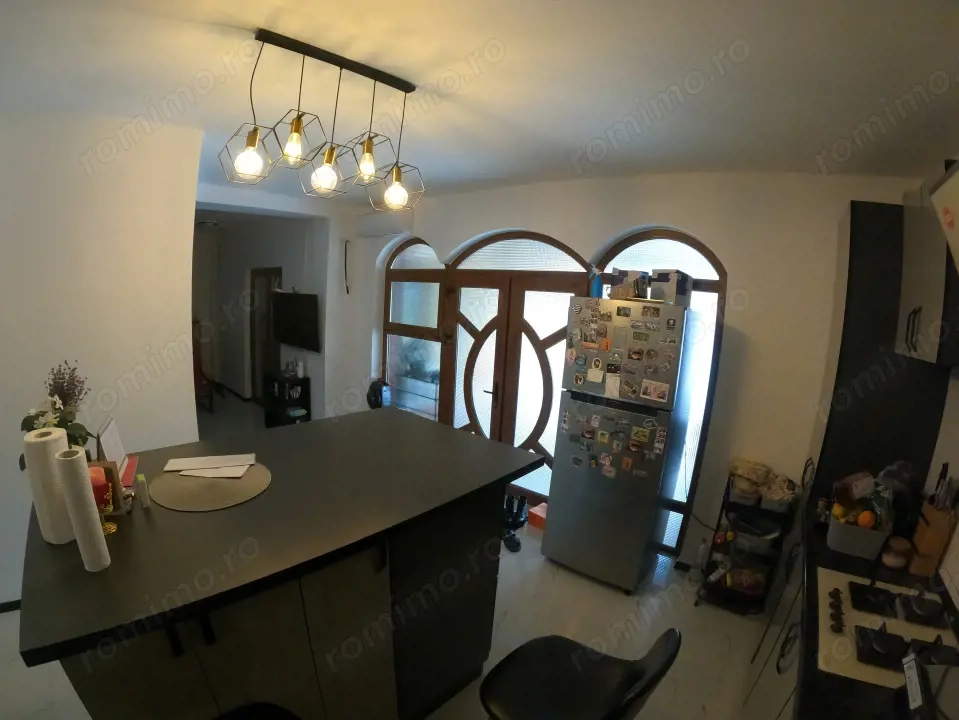 Casă de Vis de Vânzare – Eleganță și Confort zona centrala