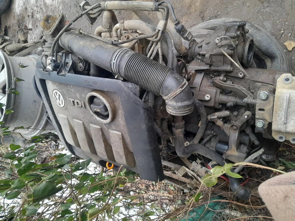 Vând piese Volkswagen Touran an 2004 motor1/9