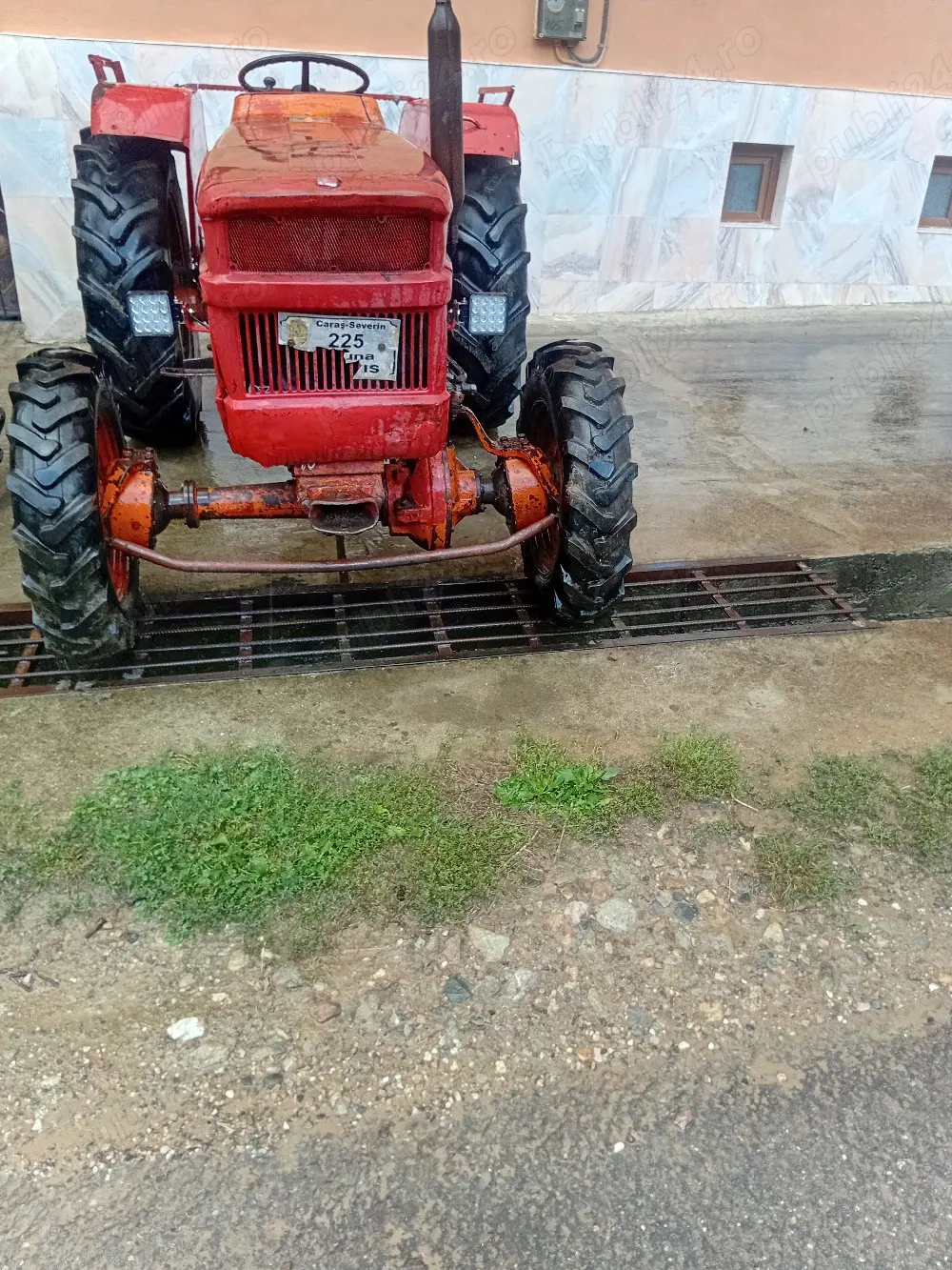 Vând tractor, 445 ,4 4, mai multe detalii la nr de telefon 