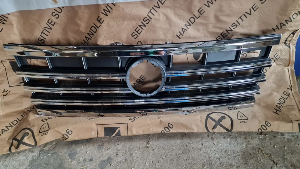 Grila radiator VW TOUAREG - nou nouta, originala VW 