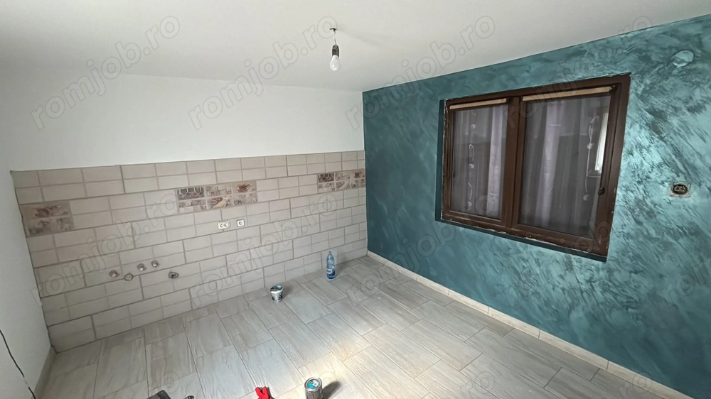 Anunț pentru Servicii de Zugrăvit, Montaj Parchet și Tapet !